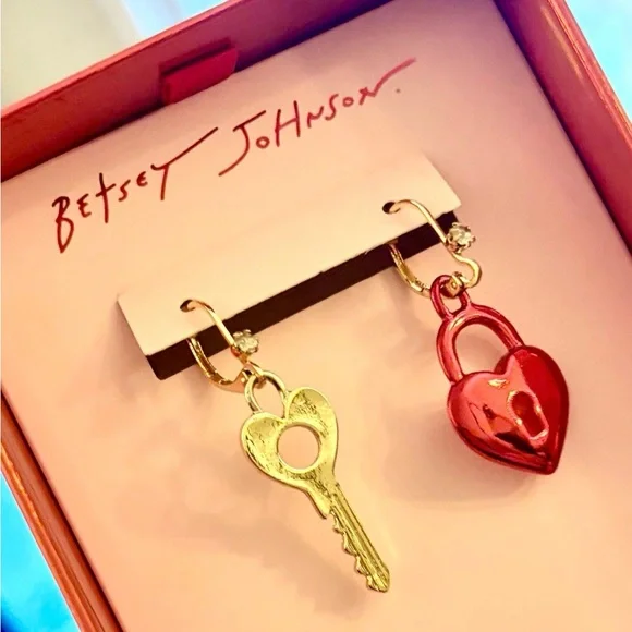 New Betsey Johnson Sweetheart Lock & Key Drop Earrings - Picture 6 of 9